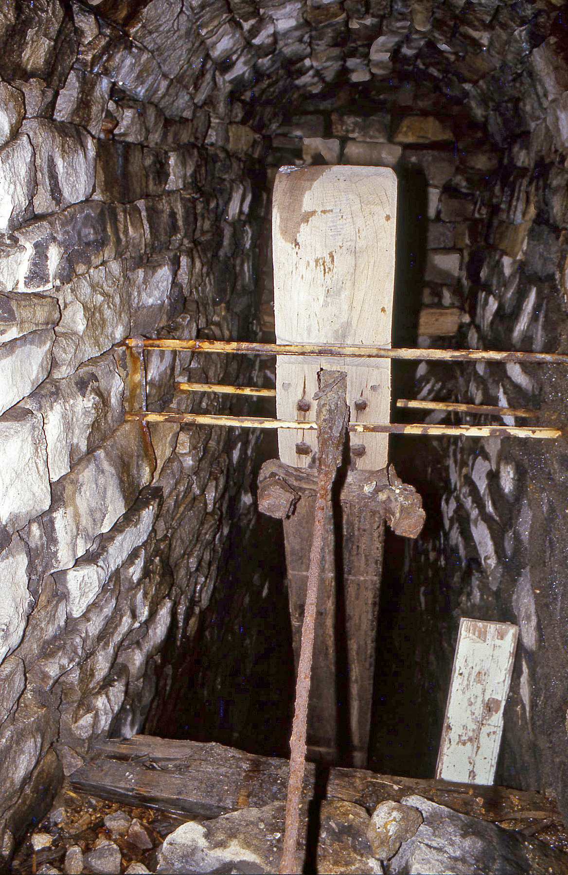 Pump rod Beevor Mine Grassington Apr 1987